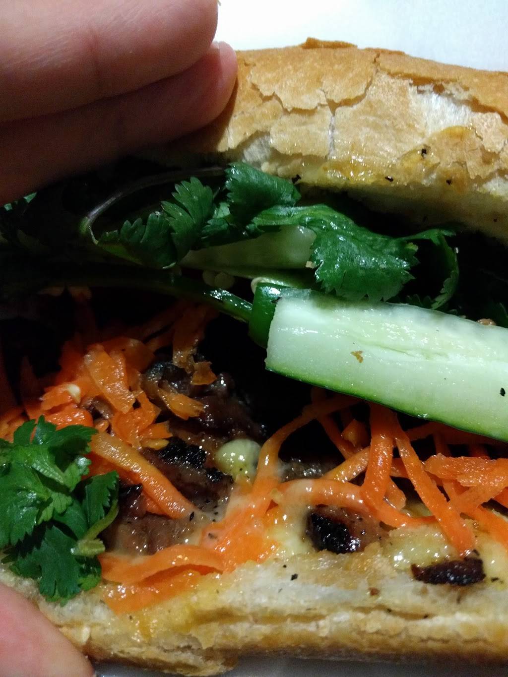 Thu Thu Sandwich | restaurant | 10502 Grant Rd B200, Houston, TX 77070, USA | 8326885922 OR +1 832-688-5922