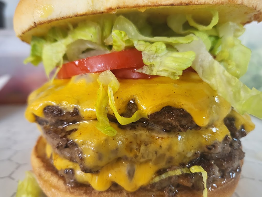 Bobbalous Burgers | restaurant | 409 Redwood Hwy, Cave Junction, OR 97523, USA | 5417614030 OR +1 541-761-4030