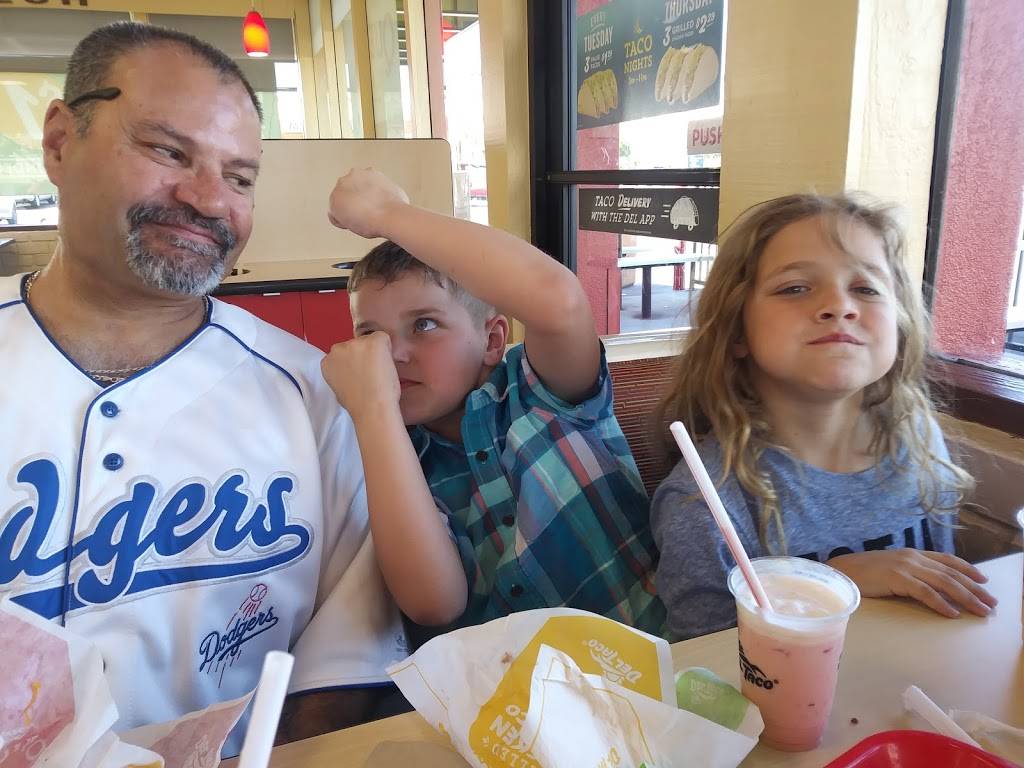 Del Taco | meal takeaway | 1801 W Charleston Blvd, Las Vegas, NV 89102, USA | 7023840264 OR +1 702-384-0264