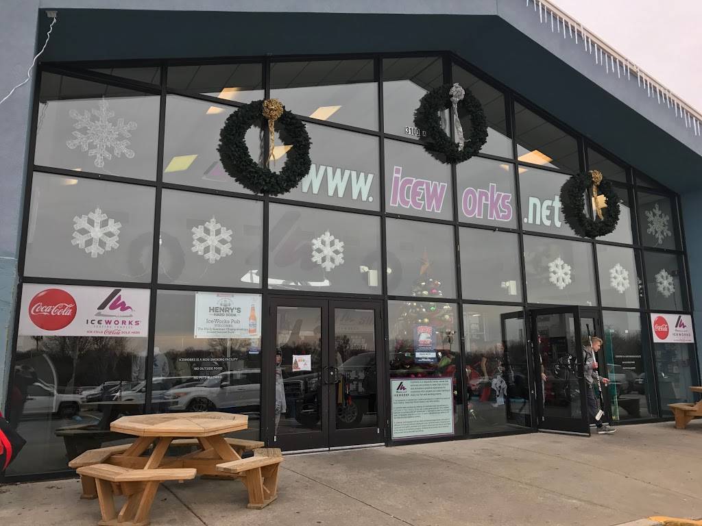 IceWorks Skating Complex | restaurant | 3100 Dutton Mill Rd, Aston, PA 19014, USA | 6104972200 OR +1 610-497-2200