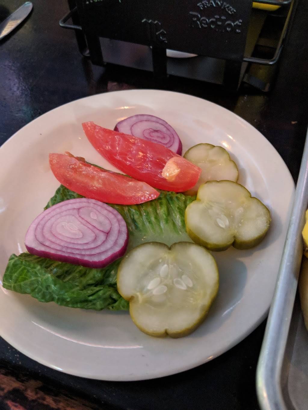 Schoolyard Tavern & Grill | restaurant | 3258 N Southport Ave, Chicago, IL 60657, USA | 7735288226 OR +1 773-528-8226