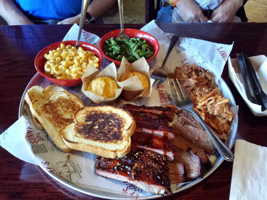Sonnys BBQ | restaurant | 7055 S Semoran Blvd, Orlando, FL 32822, USA | 4079928818 OR +1 407-992-8818