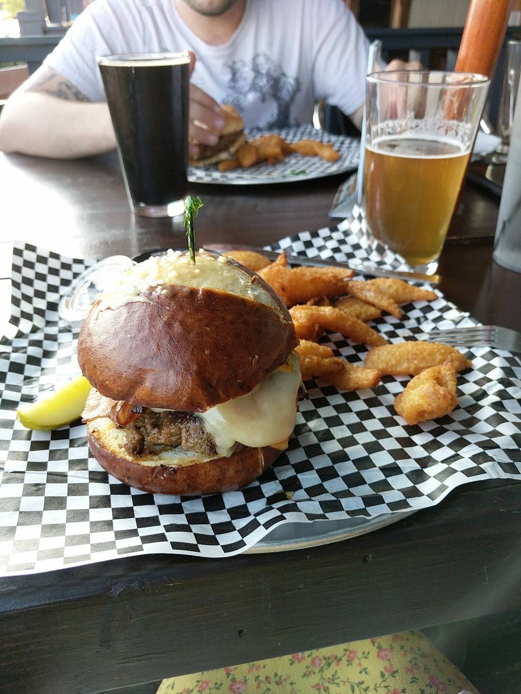 The Pour House Bar & Grill | restaurant | 3620 Starr Centre Dr, Canfield, OH 44406, USA | 3305333522 OR +1 330-533-3522