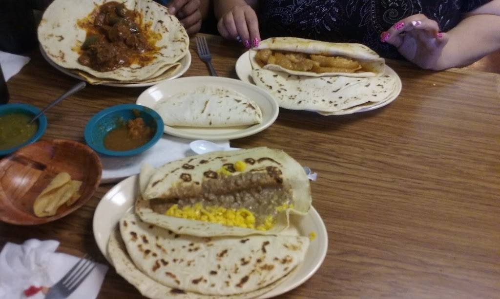 Roys Taco Hut | restaurant | 246 West Old, US Highway 90, San Antonio, TX 78237, USA | 2104320275 OR +1 210-432-0275
