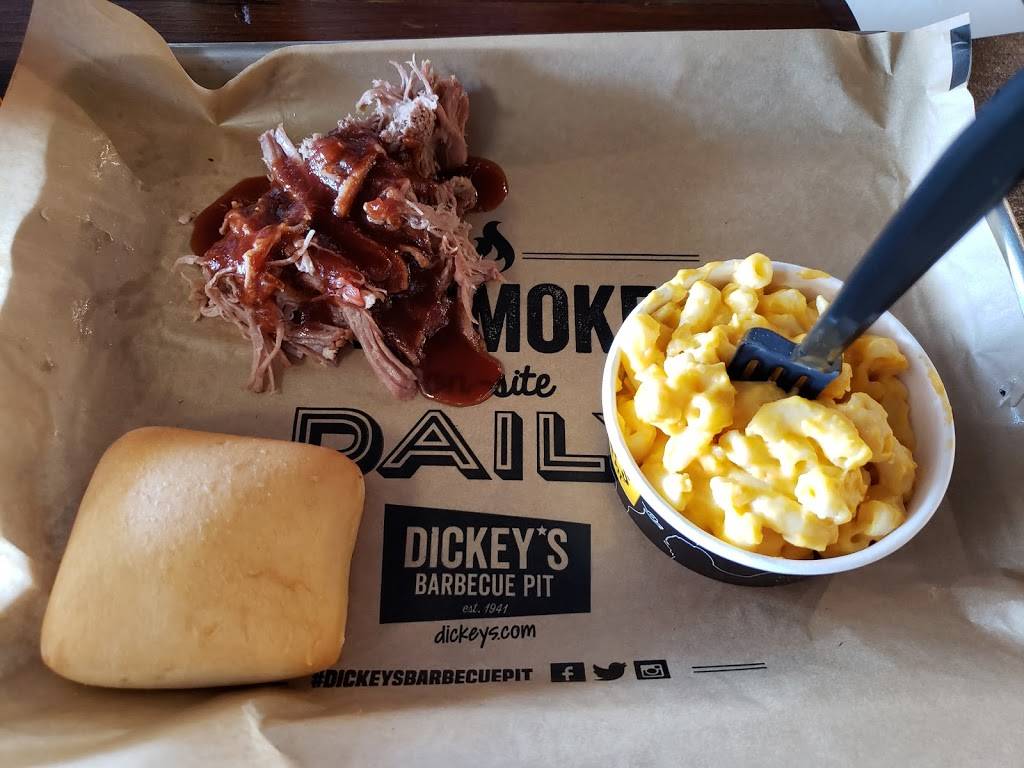 Dickeys Barbecue Pit | restaurant | 3511 NW Federal Hwy, Jensen Beach, FL 34957, USA | 7726929911 OR +1 772-692-9911
