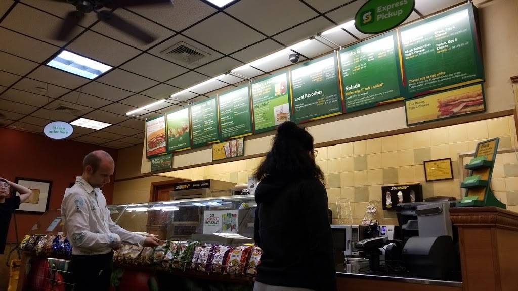 Subway | restaurant | 1009 Narragansett Blvd, Cranston, RI 02905, USA | 4014616177 OR +1 401-461-6177