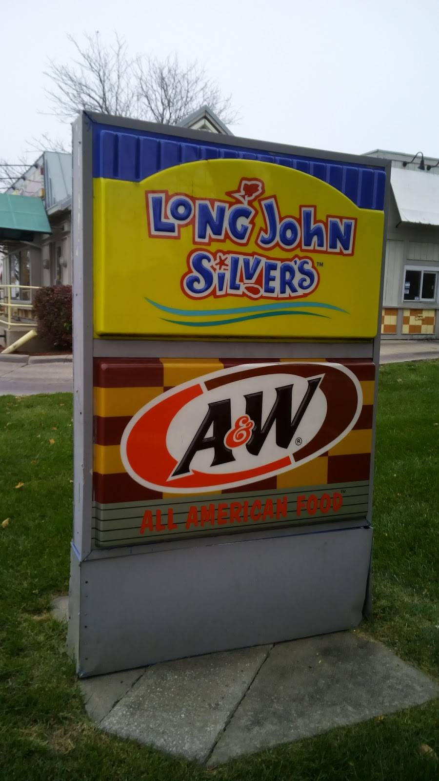 Long John Silvers | restaurant | 607 E Santa Fe St, Olathe, KS 66061, USA | 9137128472 OR +1 913-712-8472