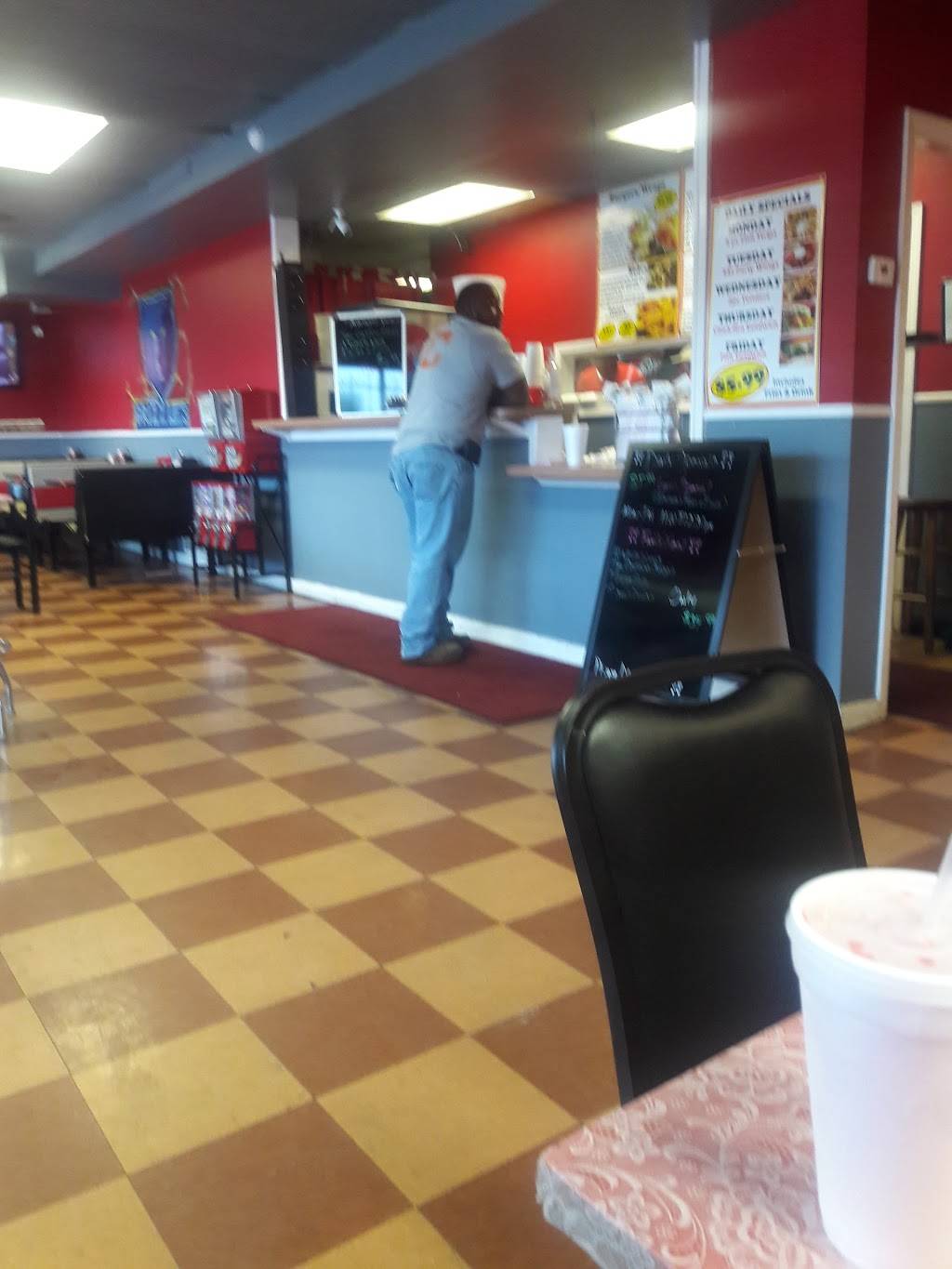 Crumps Fish & Wings | restaurant | 3112 S Mendenhall Rd, Memphis, TN 38115, USA | 9016543554 OR +1 901-654-3554