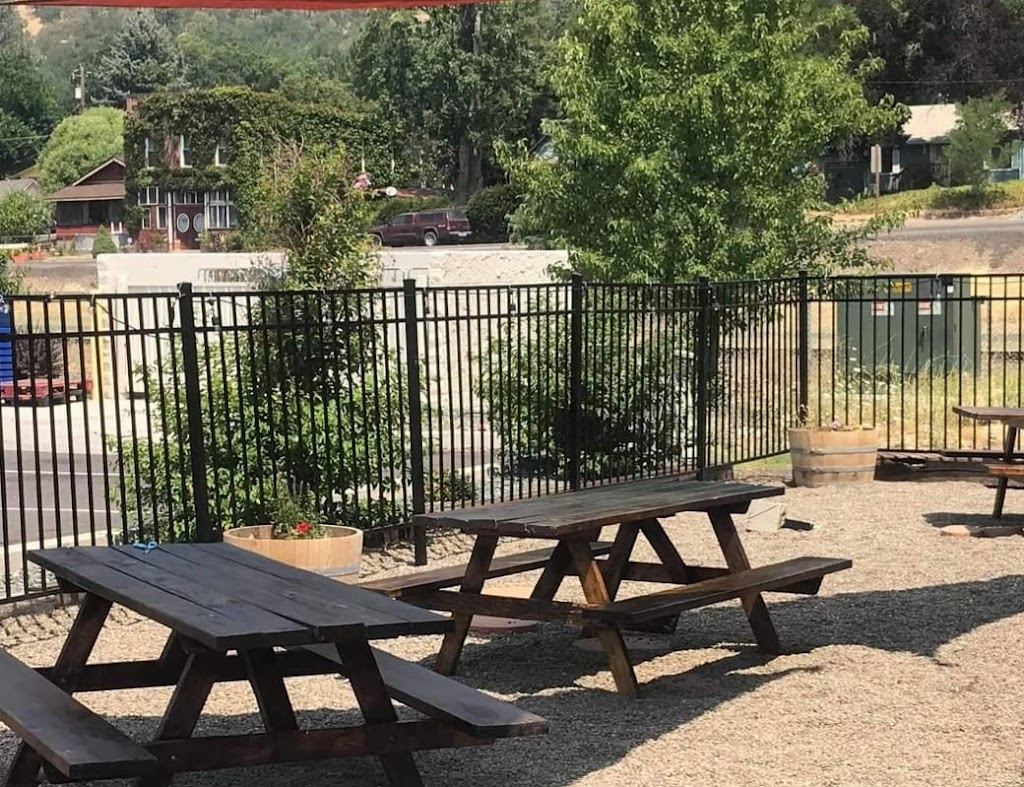 Figaros Pizza | restaurant | 175 2nd Ave, Gold Hill, OR 97525, USA | 5418557770 OR +1 541-855-7770