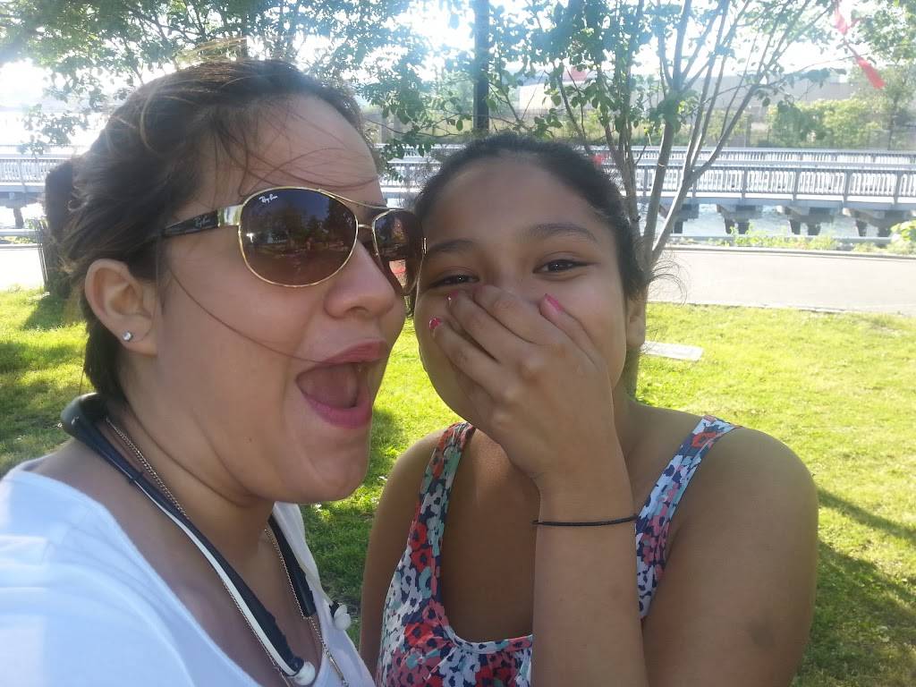 Oasis Coffee Shop | restaurant | 390 Tiffany St, Bronx, NY 10474, USA | 7183284400 OR +1 718-328-4400