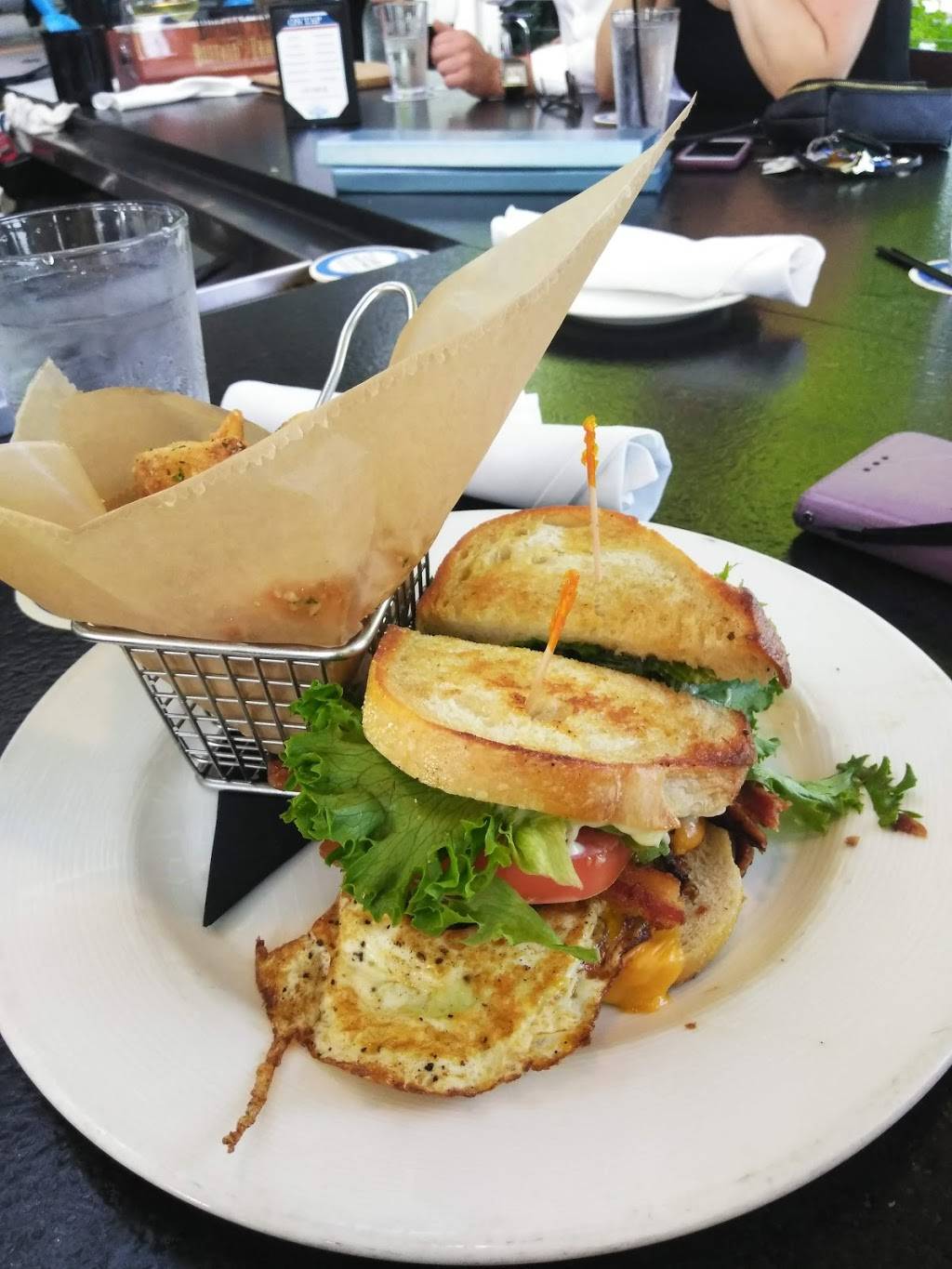 The Lake House Waterfront Grille and Event Center | restaurant | 730 Terrace Point Dr, Muskegon, MI 49440, USA | 2317224461 OR +1 231-722-4461