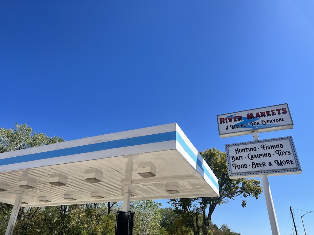 River Markets LLC | restaurant | 19 Maple St, Chetopa, KS 67336, USA | 6202362020 OR +1 620-236-2020
