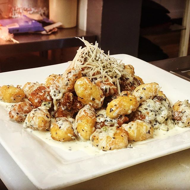 Highs Restaurant | restaurant | 73 W Main St, Monterey, VA 24465, USA | 5404681700 OR +1 540-468-1700