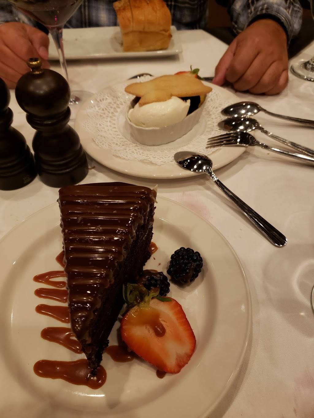 Republic of Texas Bar & Grill | restaurant | 900 N Shoreline Blvd, Corpus Christi, TX 78401, USA | 3618863515 OR +1 361-886-3515