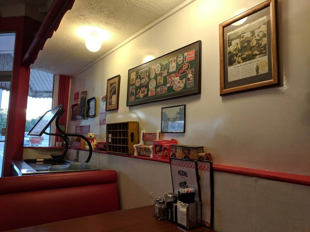Farmers Walnut Street Diner | restaurant | 319 Walnut St, Atlantic, IA 50022, USA | 7122508336 OR +1 712-250-8336