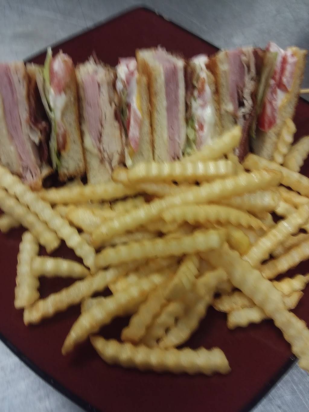 DENOS Bar & Grill | restaurant | 203 4th St, Snyder, NE 68664, USA | 4025682552 OR +1 402-568-2552