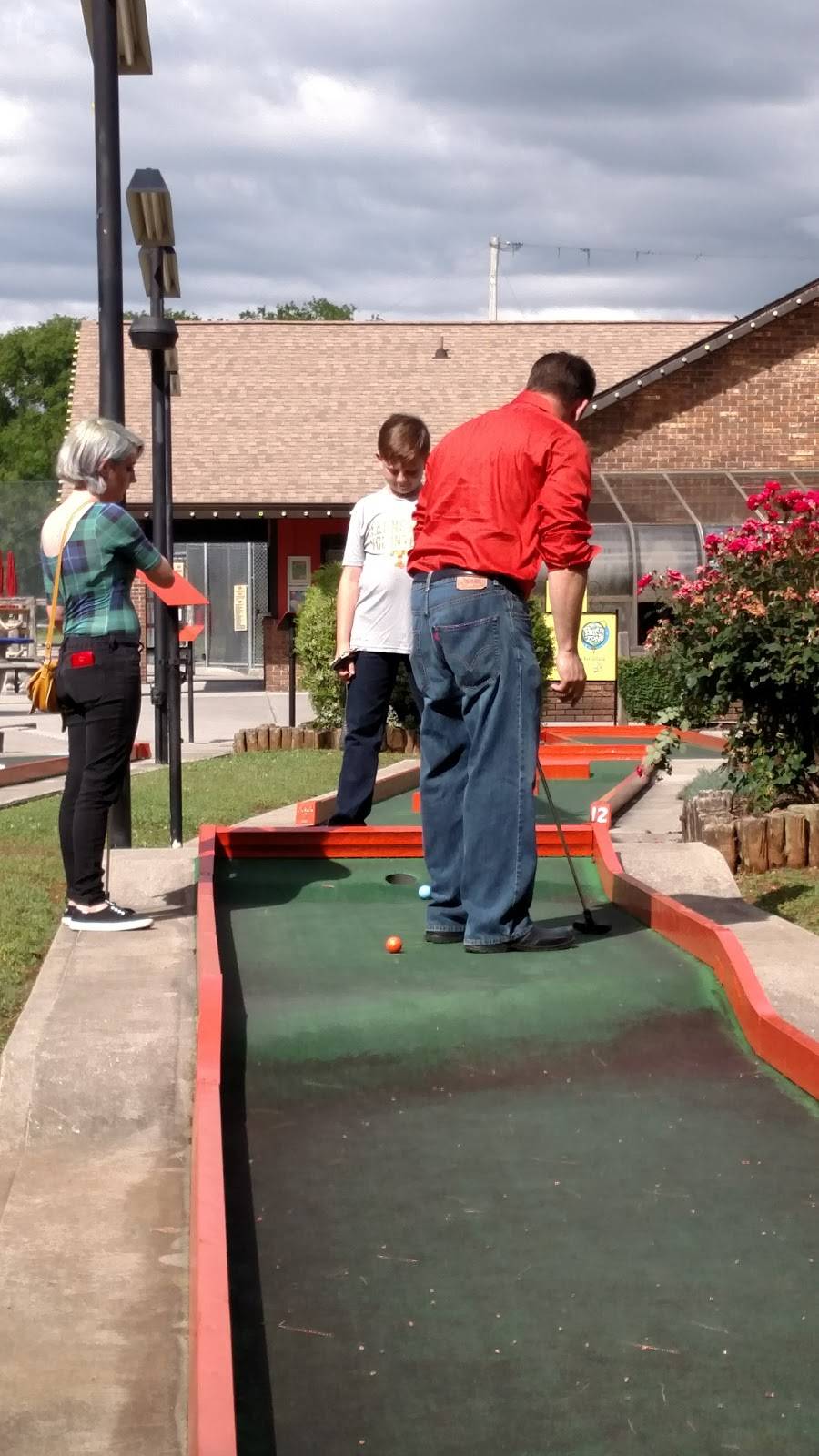 Putt-Putt Golf & Games | meal takeaway | 164 West End Ave, Knoxville, TN 37934, USA | 8656755558 OR +1 865-675-5558