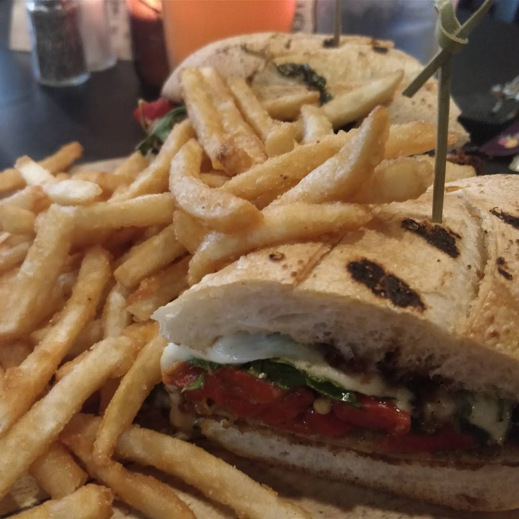 North End Tavern | restaurant | 1301 North Ave, New Rochelle, NY 10804, USA | 9146333224 OR +1 914-633-3224