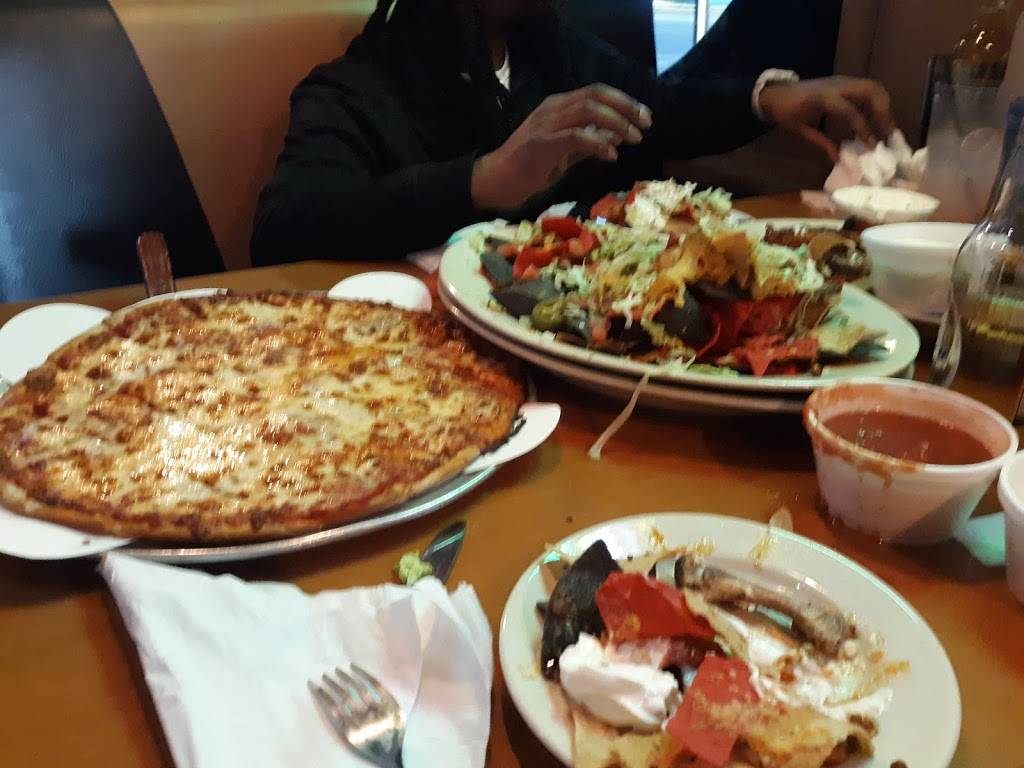 Carbones Pizza & Sports Bar | restaurant | 12930 Harriet Ave S, Burnsville, MN 55337, USA | 9527468890 OR +1 952-746-8890