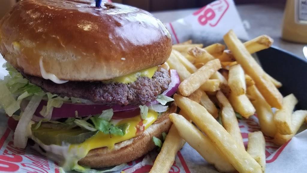 Big Boy | restaurant | 200 W Maple Rd, Troy, MI 48084, USA | 2483620840 OR +1 248-362-0840