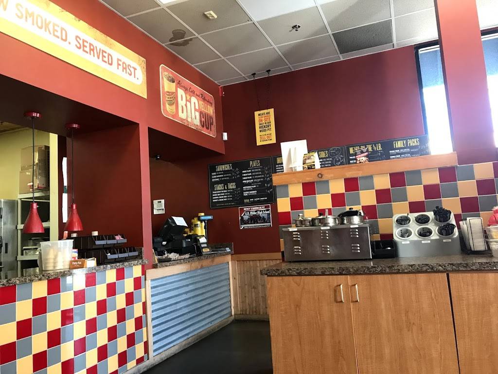 Dickeys Barbecue Pit | restaurant | 16391 Sierra Lakes Pkwy, Fontana, CA 92336, USA | 9093561295 OR +1 909-356-1295