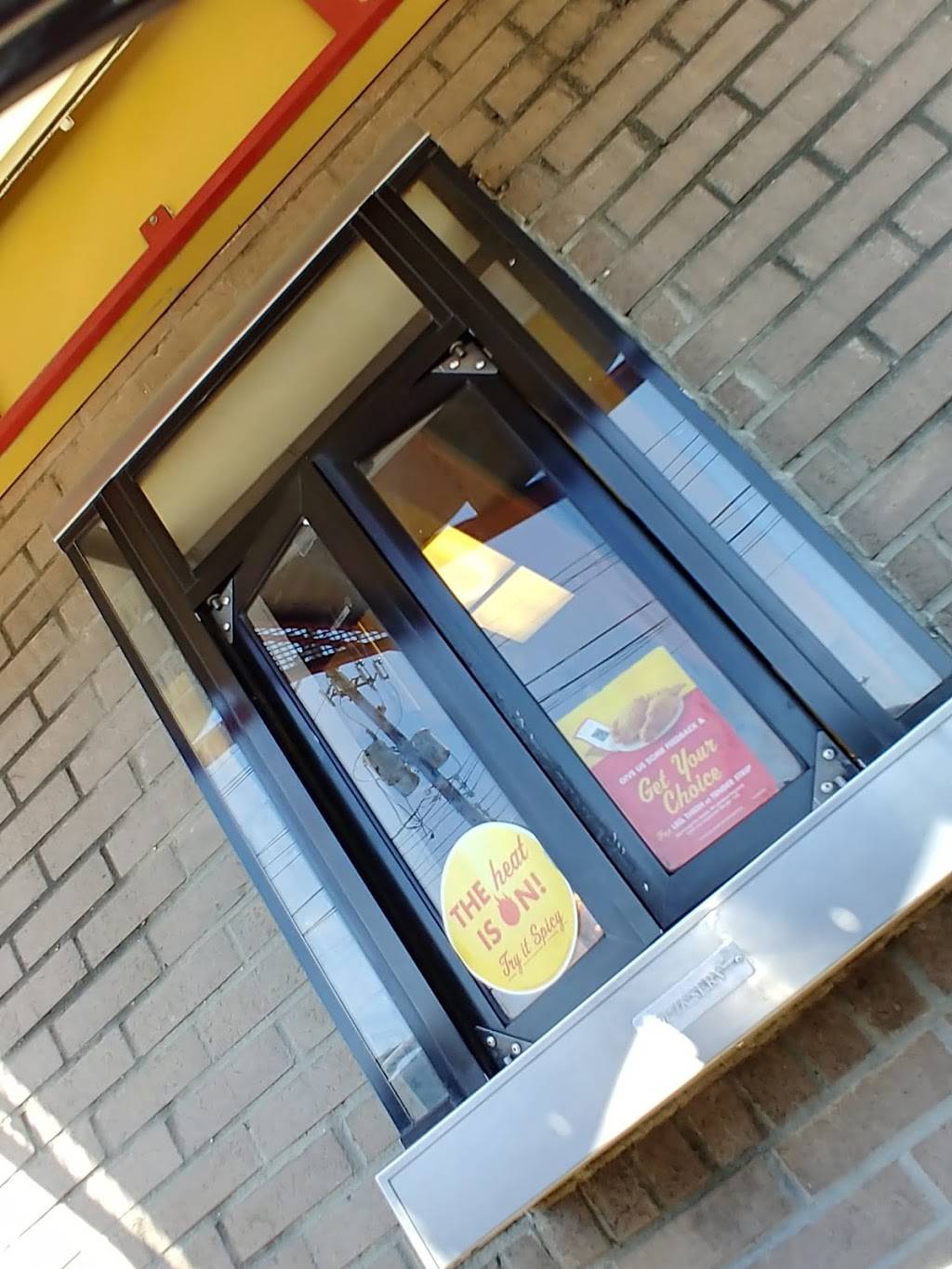 Churchs Chicken | restaurant | 4941 Lamar Ave, Memphis, TN 38118, USA | 9015460444 OR +1 901-546-0444