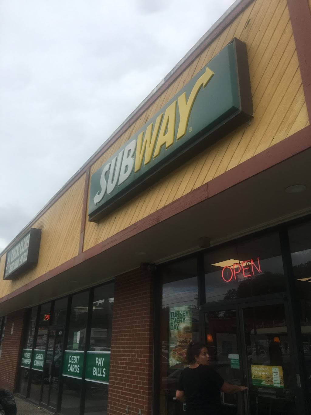 Subway Restaurants | restaurant | 2351 Noblestown Rd, Pittsburgh, PA 15205, USA | 4129227899 OR +1 412-922-7899
