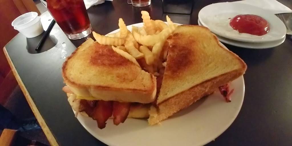 Three Ravens | restaurant | 108 S Charter St, Monticello, IL 61856, USA | 2177623333 OR +1 217-762-3333