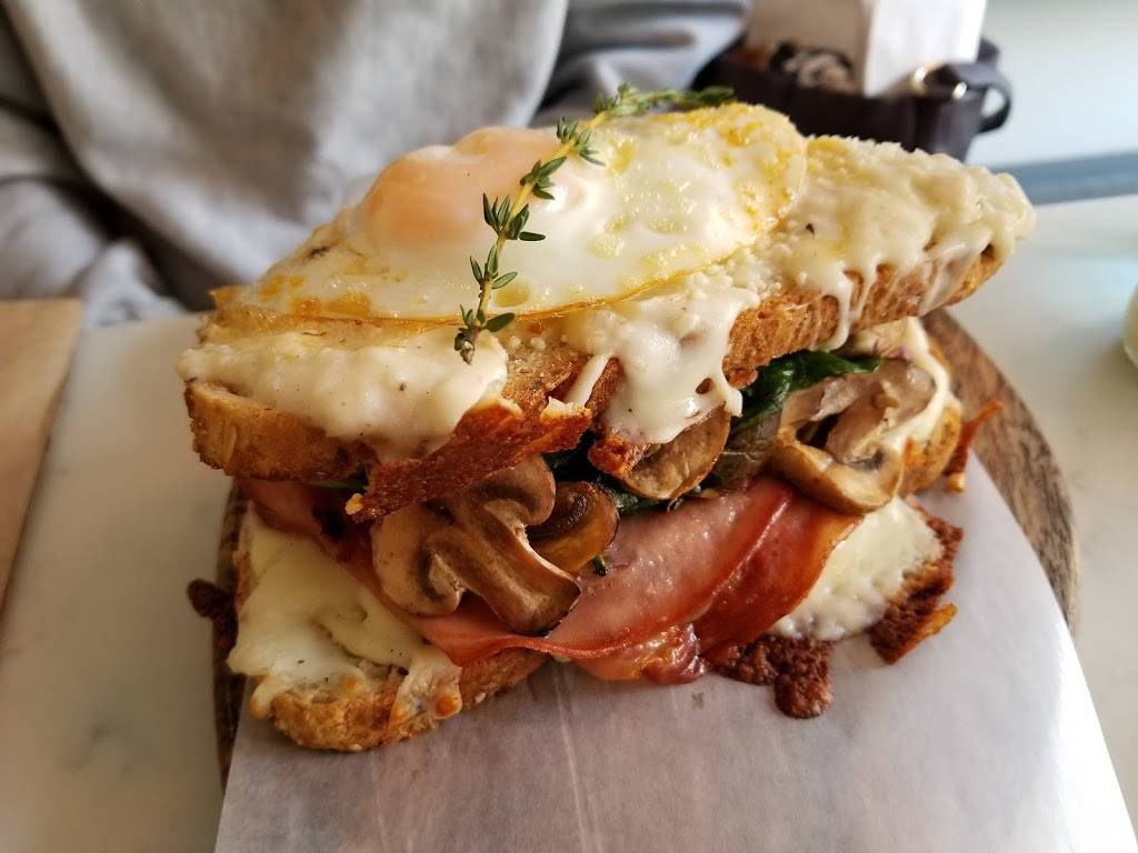 Firefly Petite Cafe Bistro | restaurant | 45-12 43rd Ave, Sunnyside, NY 11104, USA | 7182551591 OR +1 718-255-1591