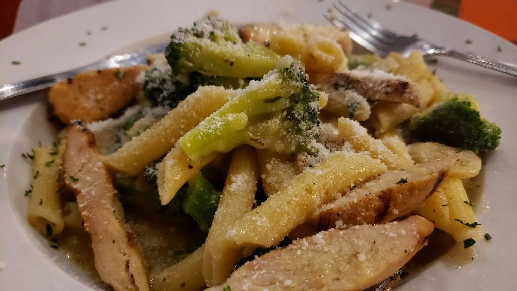 Disalvos Pizza & Italian Restaurant | restaurant | 4190 N 46th Ave, Hollywood, FL 33021, USA | 9549621115 OR +1 954-962-1115