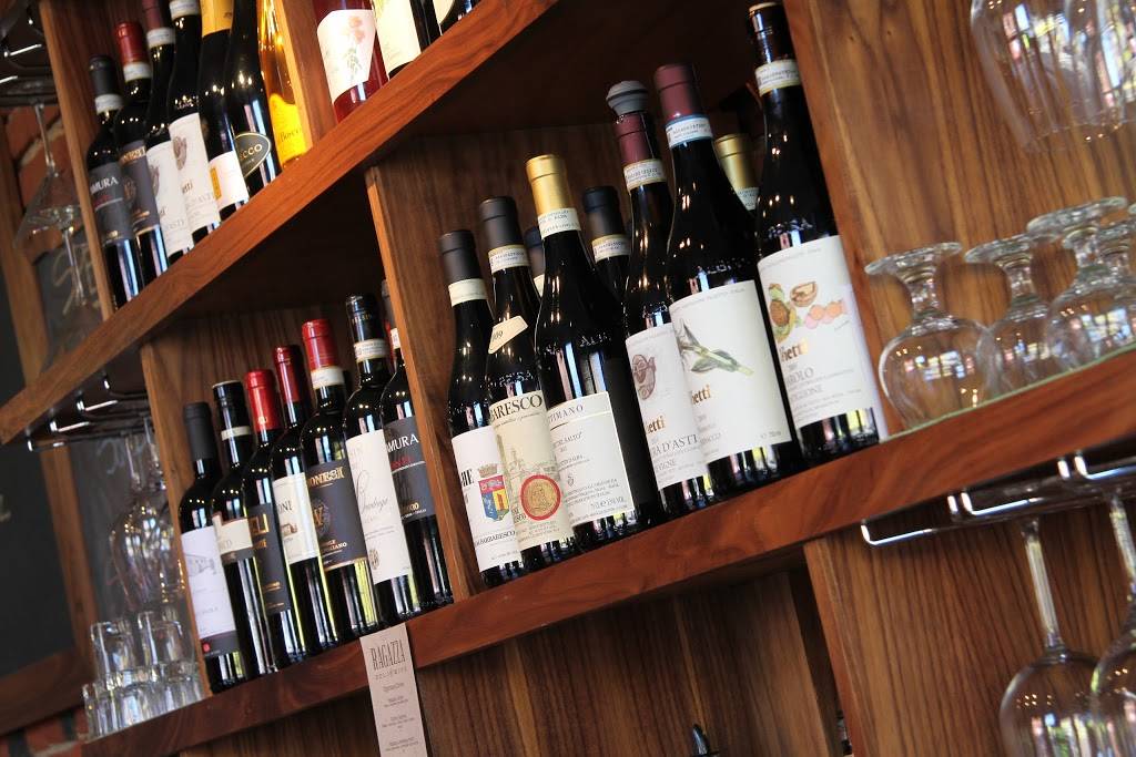 Ragazza Food & Wine | restaurant | 4301 Main St, Kansas City, MO 64111, USA | 8169604744 OR +1 816-960-4744