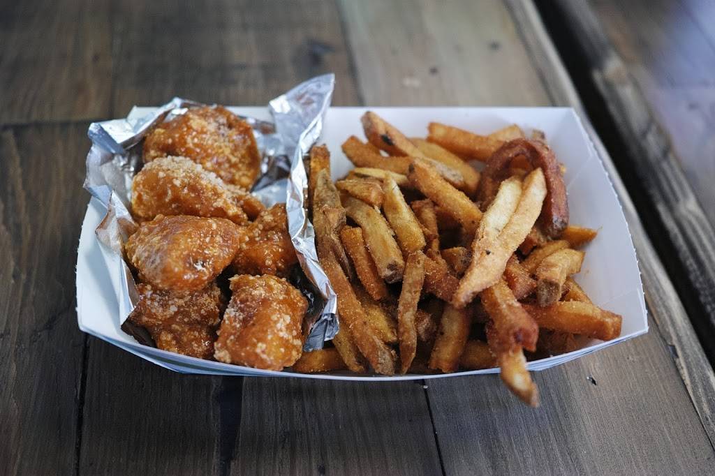 Wing Doozy | restaurant | 3916 Plainfield Ave NE, Grand Rapids, MI 49525, USA | 6166083067 OR +1 616-608-3067