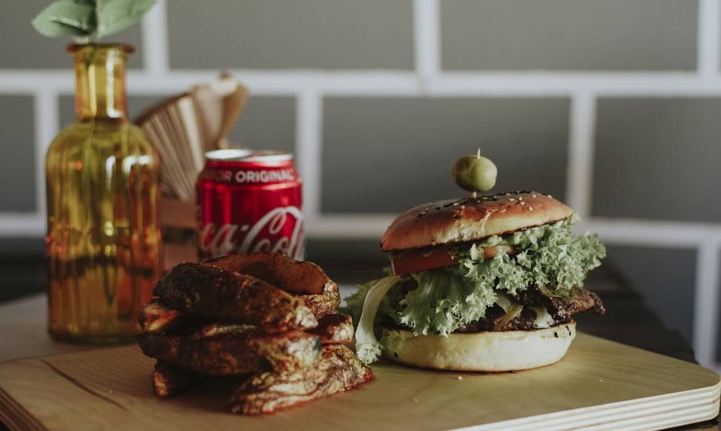 Top burger & wings | restaurant | Carr. Transpeninsular, Chapultepec, 22785 Ensenada, B.C., Mexico | 016461732144 OR +52 646 173 2144