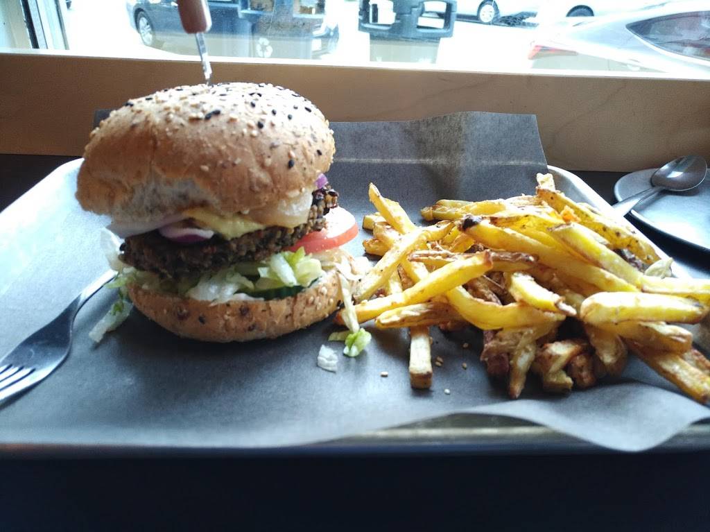 Boon Burger Cafe Guelph | restaurant | 23 Quebec St, Guelph, ON N1H 2T1, Canada | 5192655758 OR +1 519-265-5758