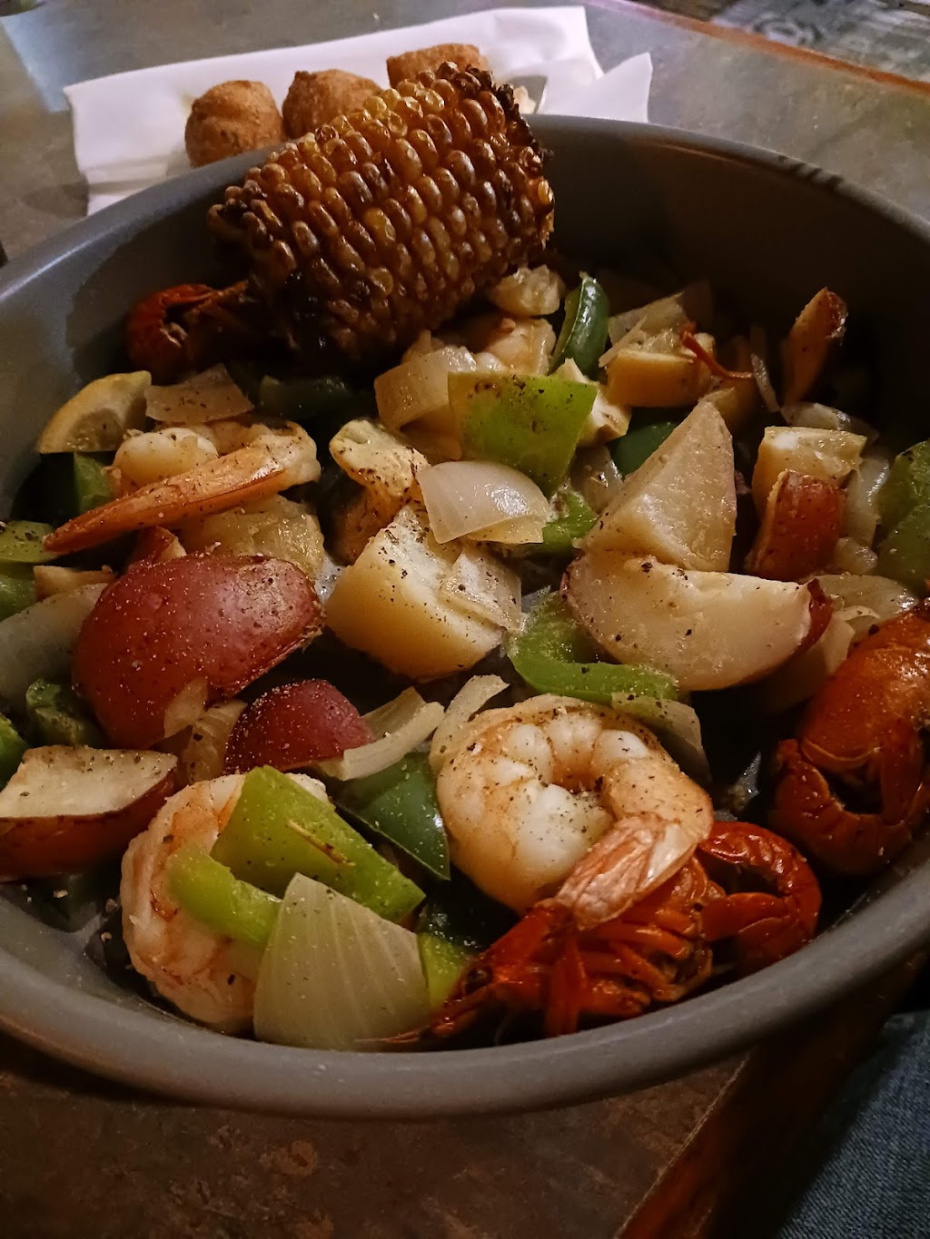 Smoke & Roux | restaurant | 483 S Davy Crockett Pkwy, Morristown, TN 37813, USA | 4236160118 OR +1 423-616-0118