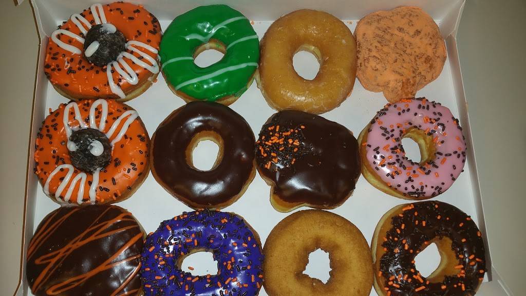 Dunkin | cafe | 1 E Penn Square, Philadelphia, PA 19107, USA | 2157511451 OR +1 215-751-1451