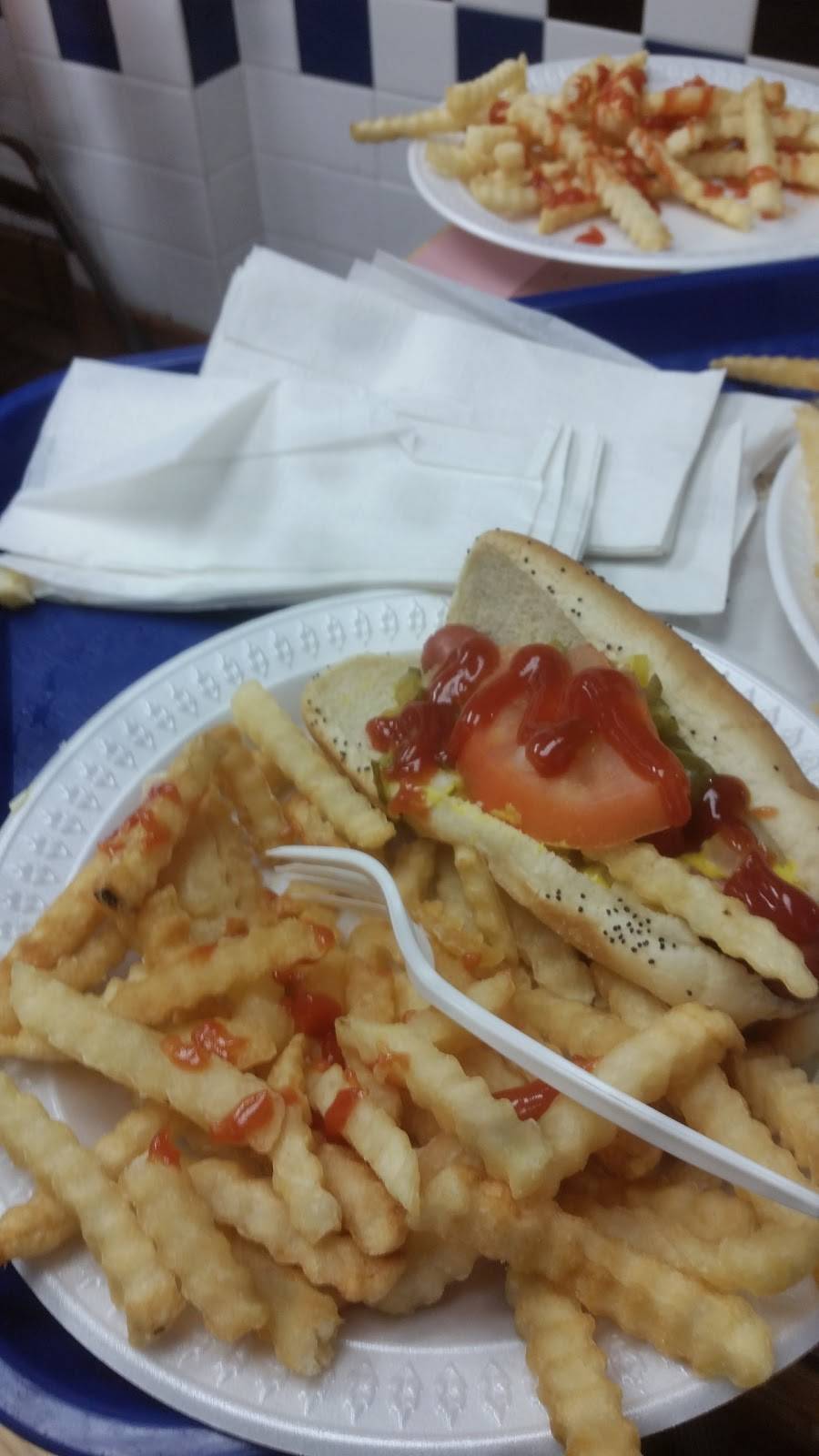 Lucky Dog | restaurant | 6043 Roosevelt Rd, Cicero, IL 60804, USA | 7088634349 OR +1 708-863-4349