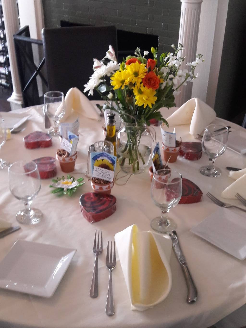 Avinos Italian Table | restaurant | 108 S Country Rd, Bellport, NY 11713, USA | 6318036416 OR +1 631-803-6416