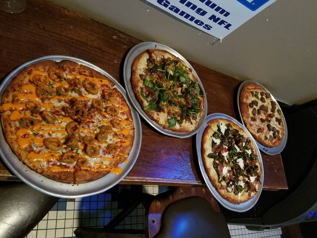 Della Roses Avenue Tavern | restaurant | 8153 Honeygo Blvd, Baltimore, MD 21236, USA | 4109338861 OR +1 410-933-8861