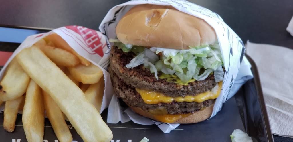 Fatburger | restaurant | 10600 1, 2, Ventura Blvd, Studio City, CA 91604, USA | 8187698725 OR +1 818-769-8725
