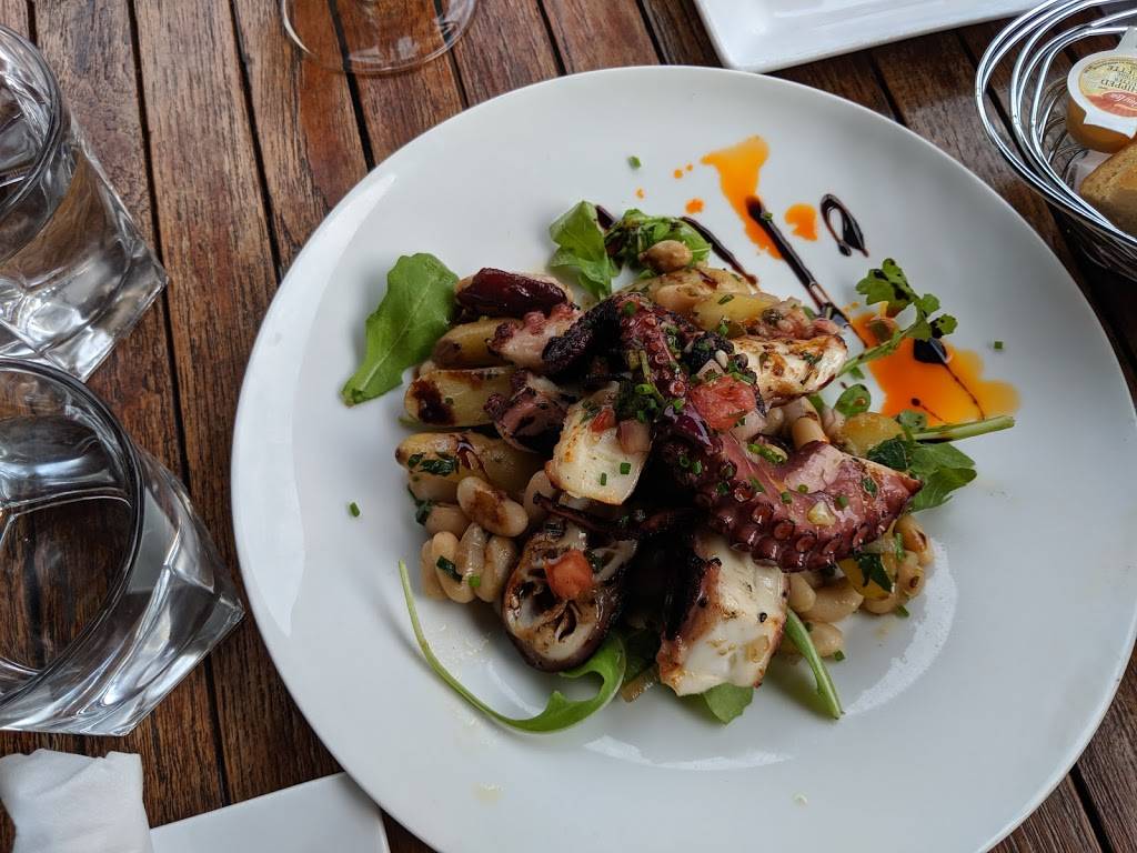 The Rushton | restaurant | 740 St Clair Ave W, Toronto, ON M6C 1B3, Canada | 4166587874 OR +1 416-658-7874