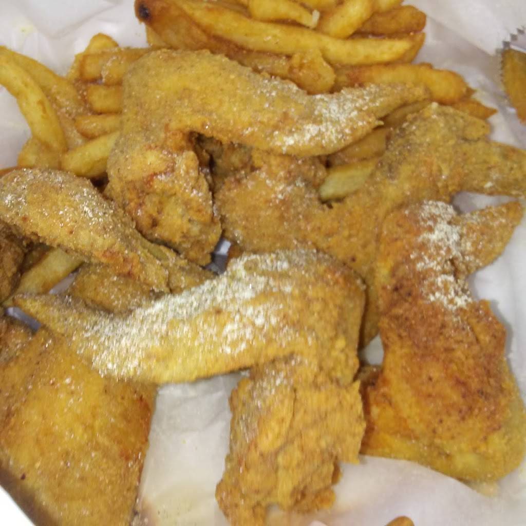 JJ Fish & Chicken | restaurant | 405 W Center St, Milwaukee, WI 53212, USA | 4142699007 OR +1 414-269-9007