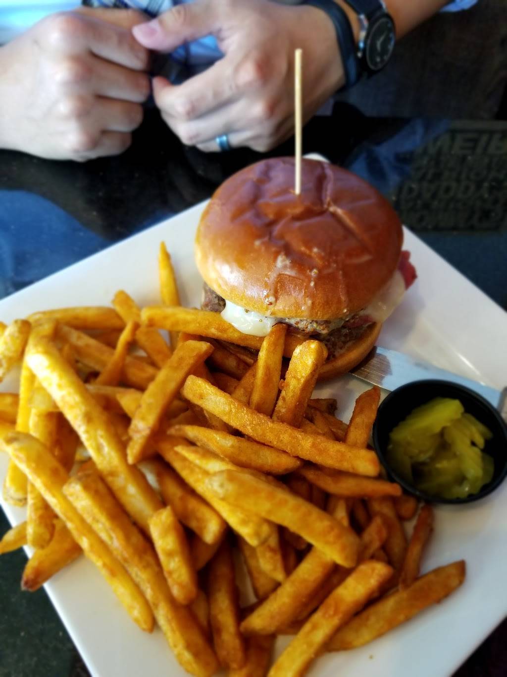 Wicked Cow Burgers and Brews | restaurant | 131 W Foothill Blvd #1, Upland, CA 91786, USA | 9096081924 OR +1 909-608-1924