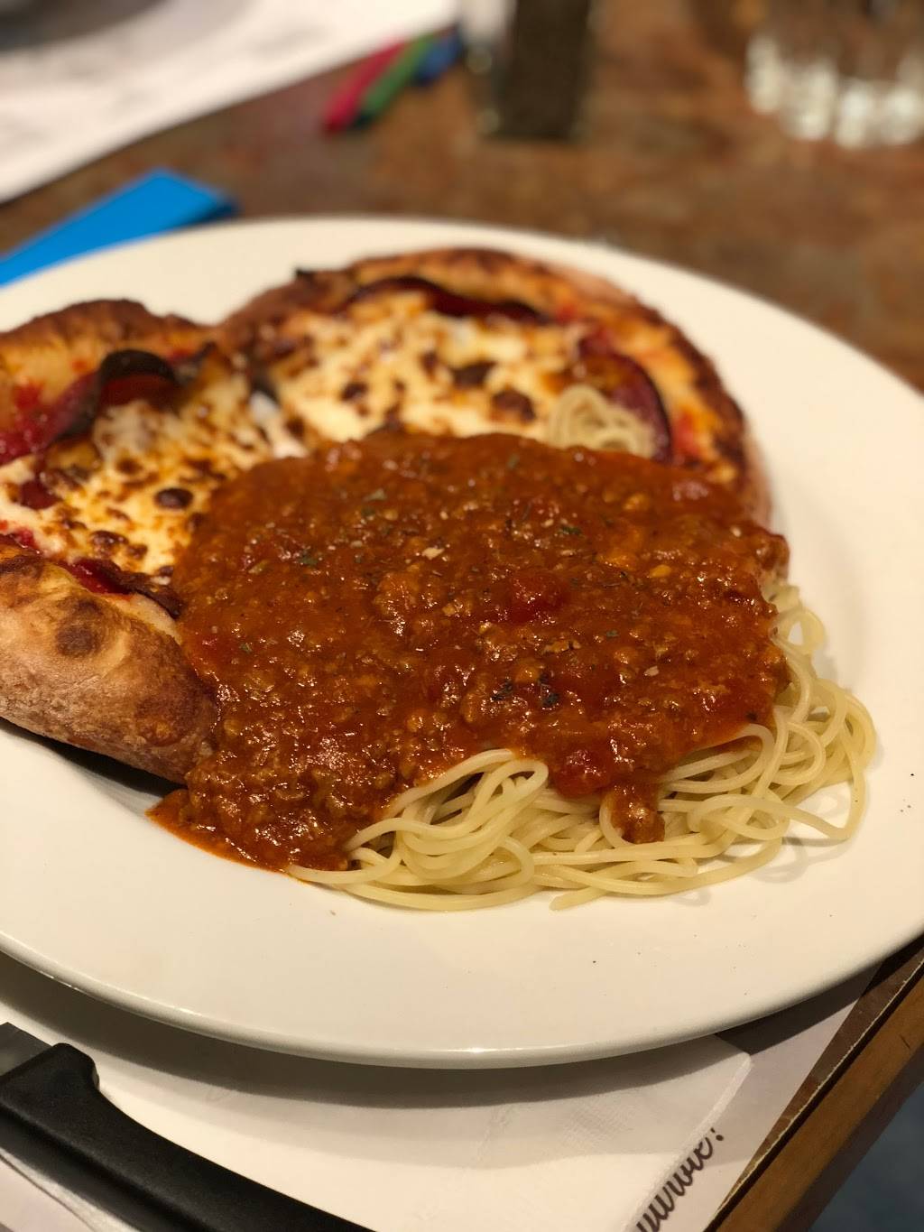 Mikes | restaurant | 419 Rue Saint-Jacques, Saint-Jean-sur-Richelieu, QC J3B 2M1, Canada | 4503473030 OR +1 450-347-3030