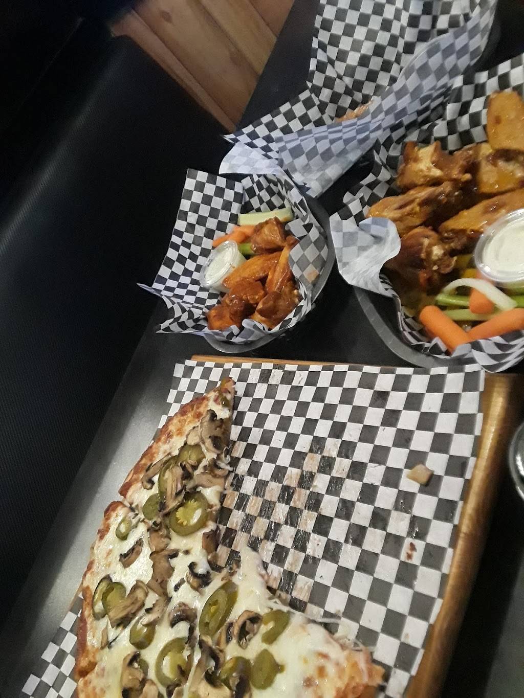 Beers N Wings | restaurant | 20141 Roscoe Blvd, Winnetka, CA 91306, USA | 8186789470 OR +1 818-678-9470