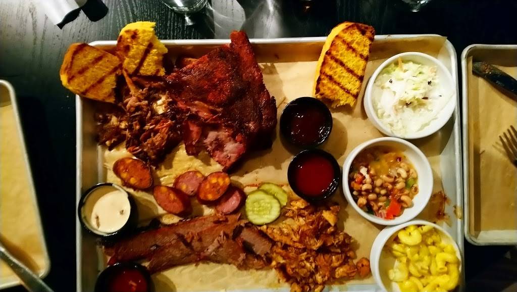 SmokeWorks | restaurant | 121 N College Ave, Bloomington, IN 47404, USA | 8122878190 OR +1 812-287-8190