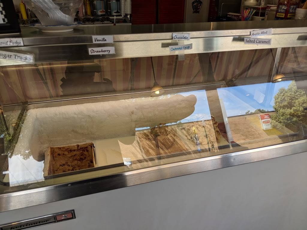 Apple Knockers Ice Cream Parlor | restaurant | 220 W Prairie St, Vicksburg, MI 49097, USA | 2696491880 OR +1 269-649-1880