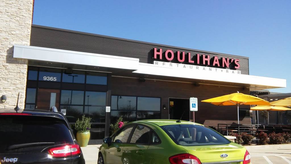 Houlihans | restaurant | 9365 Rain Lily Trail, Fort Worth, TX 76177, USA | 8177502190 OR +1 817-750-2190
