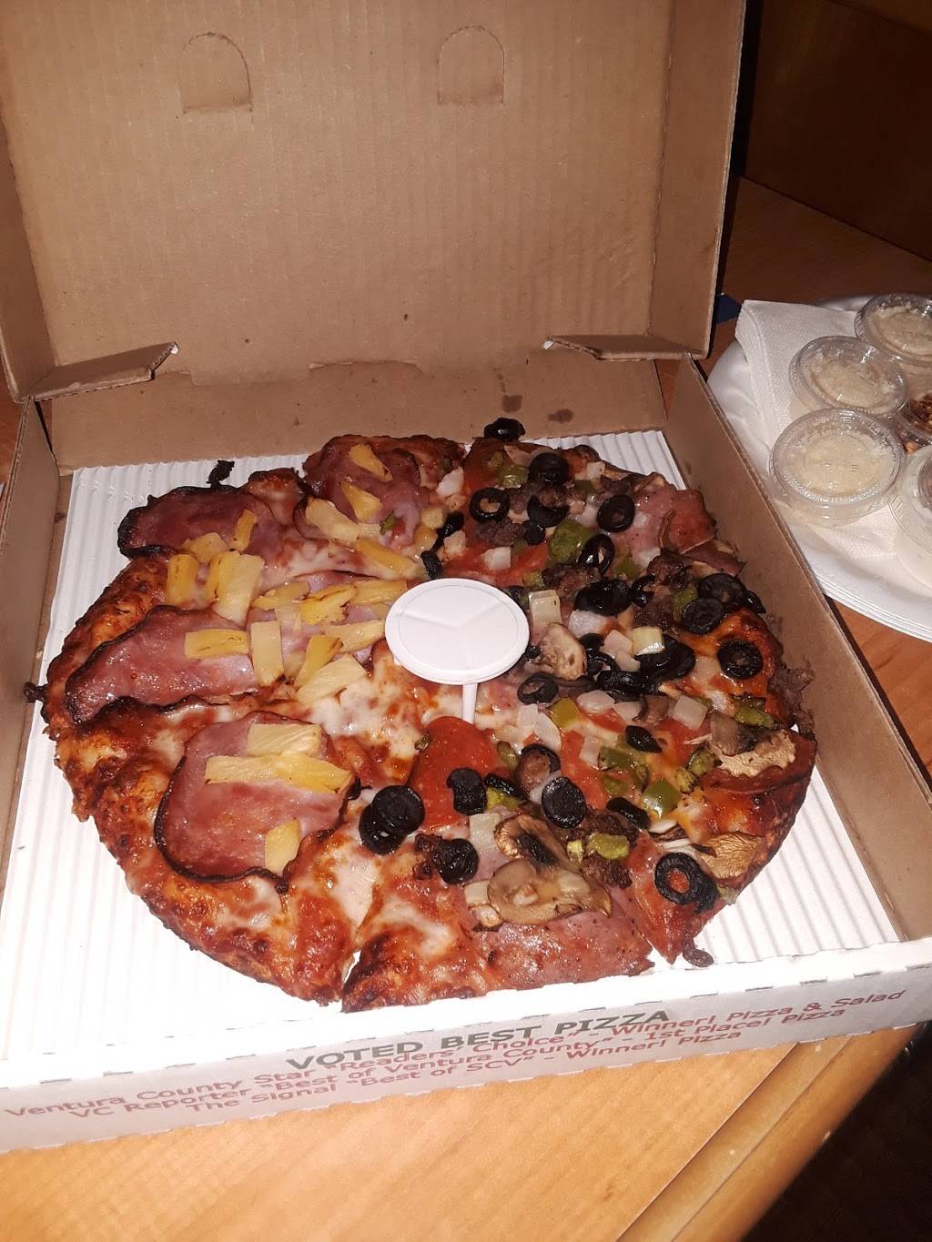 Toppers Pizza Place | restaurant | 1076 E Front St, Ventura, CA 93001, USA | 8053854444 OR +1 805-385-4444