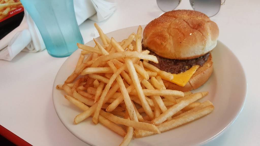 Steak n Shake | restaurant | 6737 Darter Ct, Fort Pierce, FL 34945, USA | 7724645380 OR +1 772-464-5380